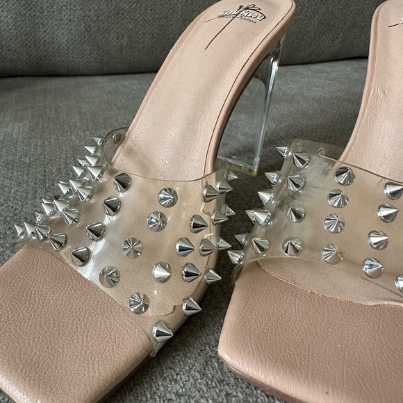 Sandals - Picture 2 of 5